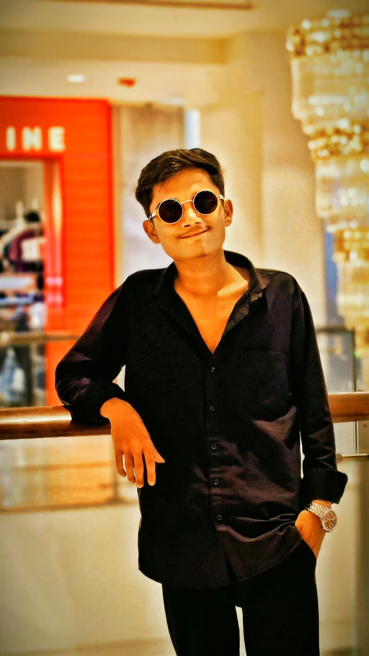 Lucky Dubey, tech entrepreneur and digital marketer from Raipur